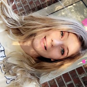 Meet your Posher, Caitlin